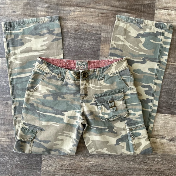 90’s Baggy Camo Pants - Picture 2 of 15